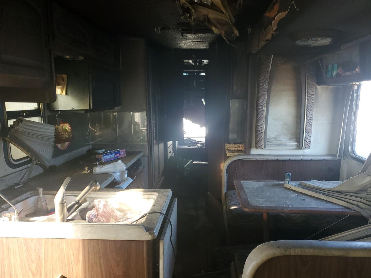 2001 National Rv Tradewinds Recreational Vehicle