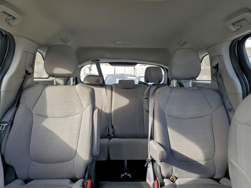 2023 Toyota Sienna le