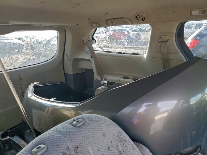 2011 Toyota Sienna le