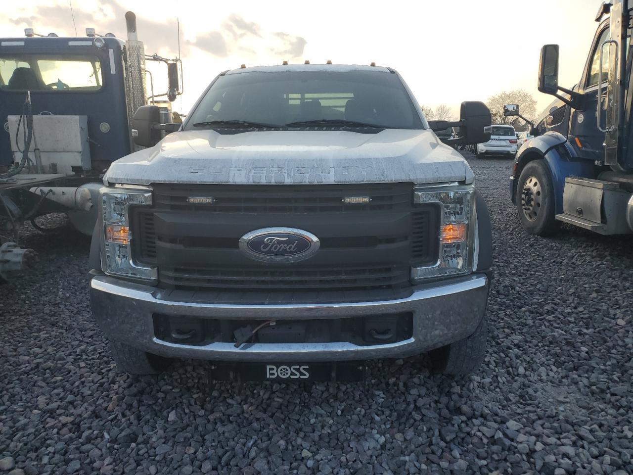 2017 Ford F450 Super Duty Flatbed Truck