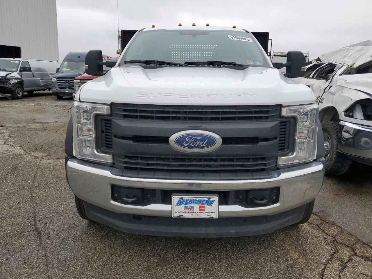 2019 Ford F550 Super Duty Flatbed Truck