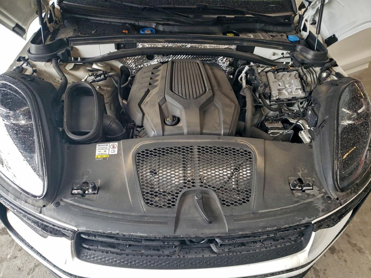 2023 Porsche Macan Base