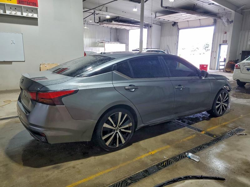 2020 Nissan Altima sr