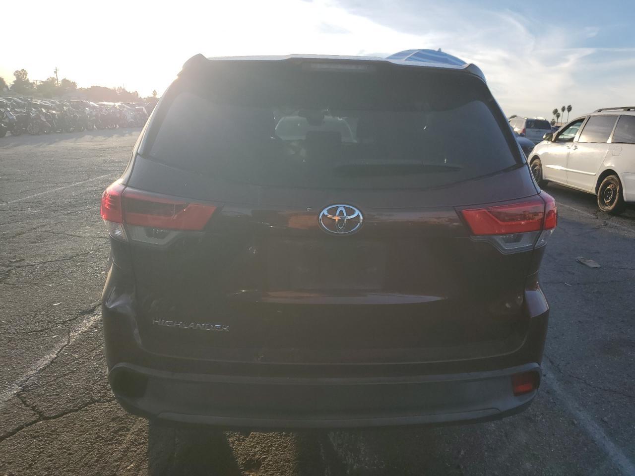 2018 Toyota Highlander le