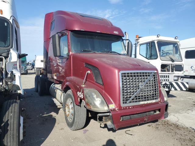 2005 Volvo VNL Semi Truck
