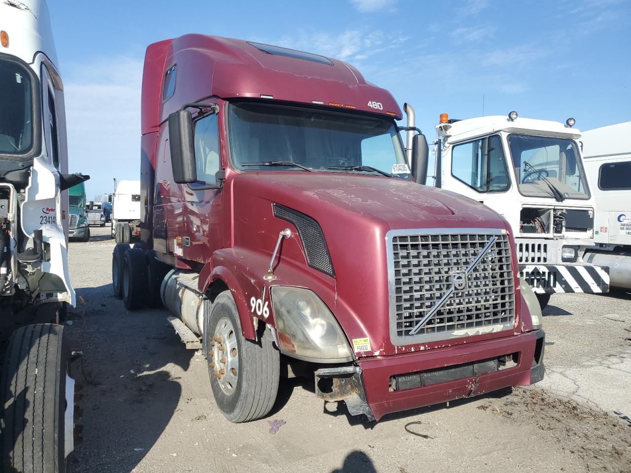 2005 Volvo VNL Semi Truck