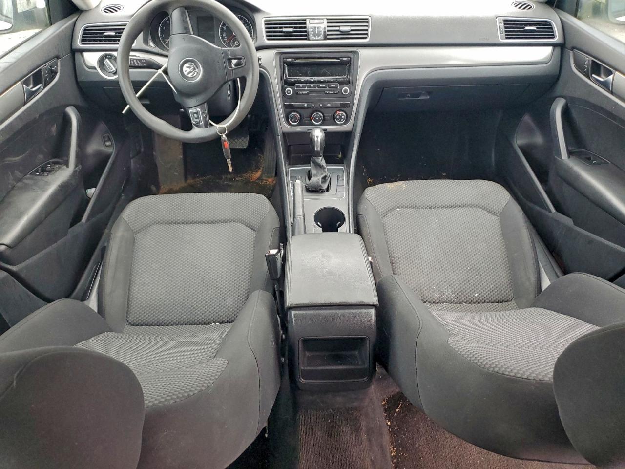 2013 Volkswagen Passat s