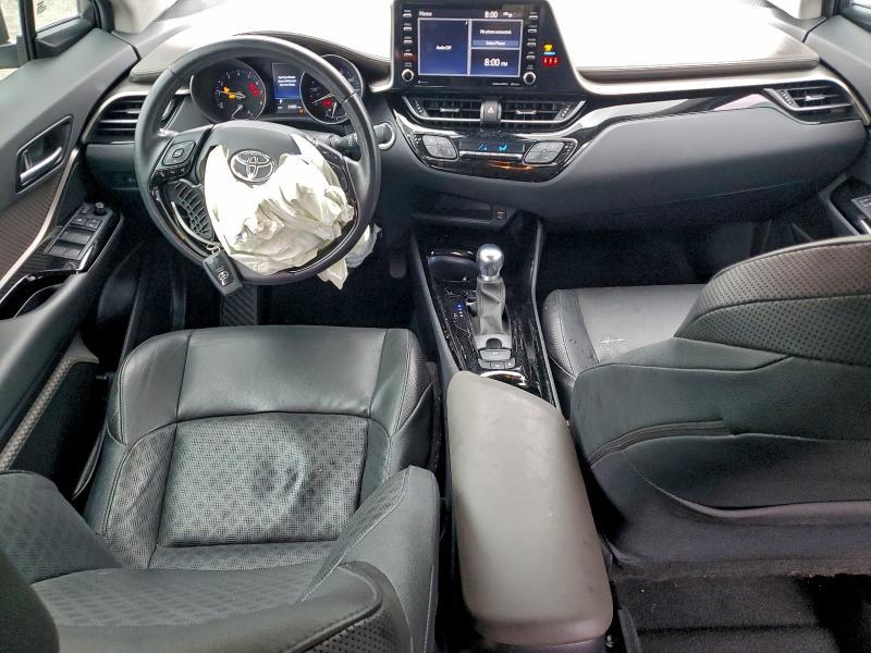 2022 Toyota C-hr xle