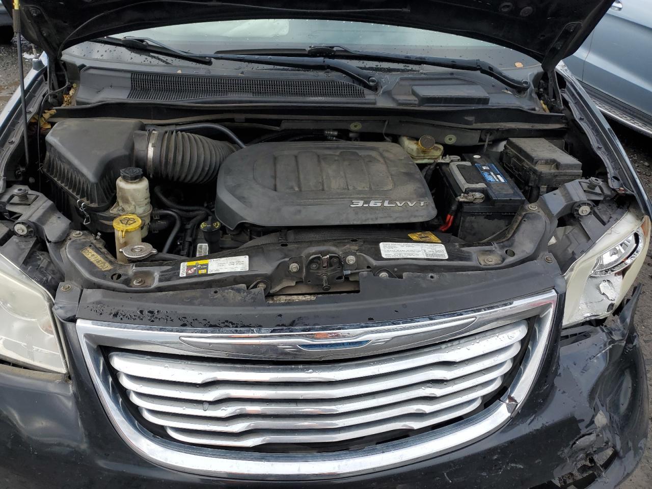 2013 Chrysler Town & Country Touring
