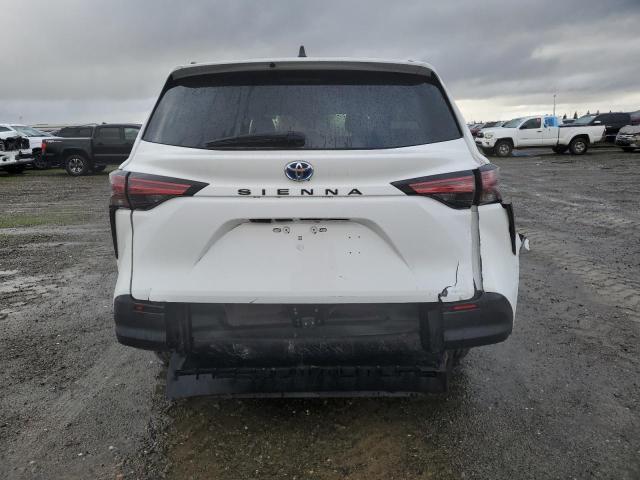 2022 Toyota Sienna LE