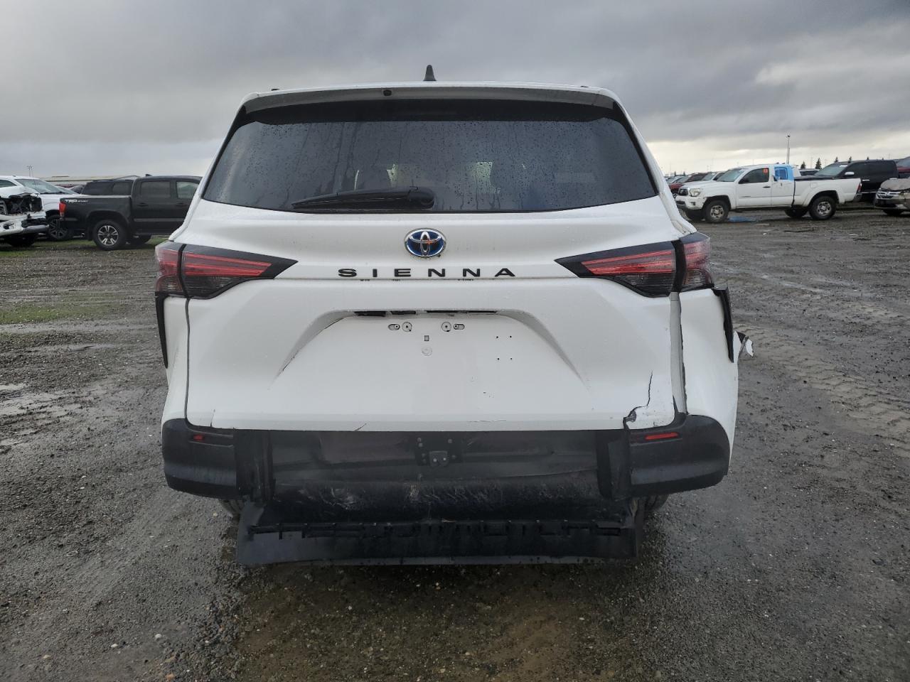 2022 Toyota Sienna LE