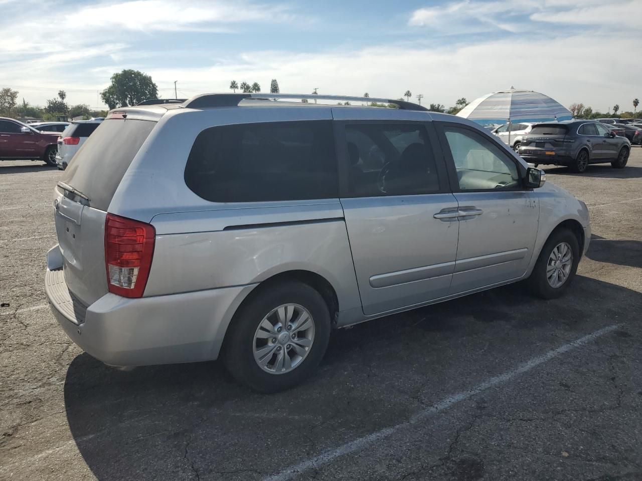 2012 KIA Sedona lx