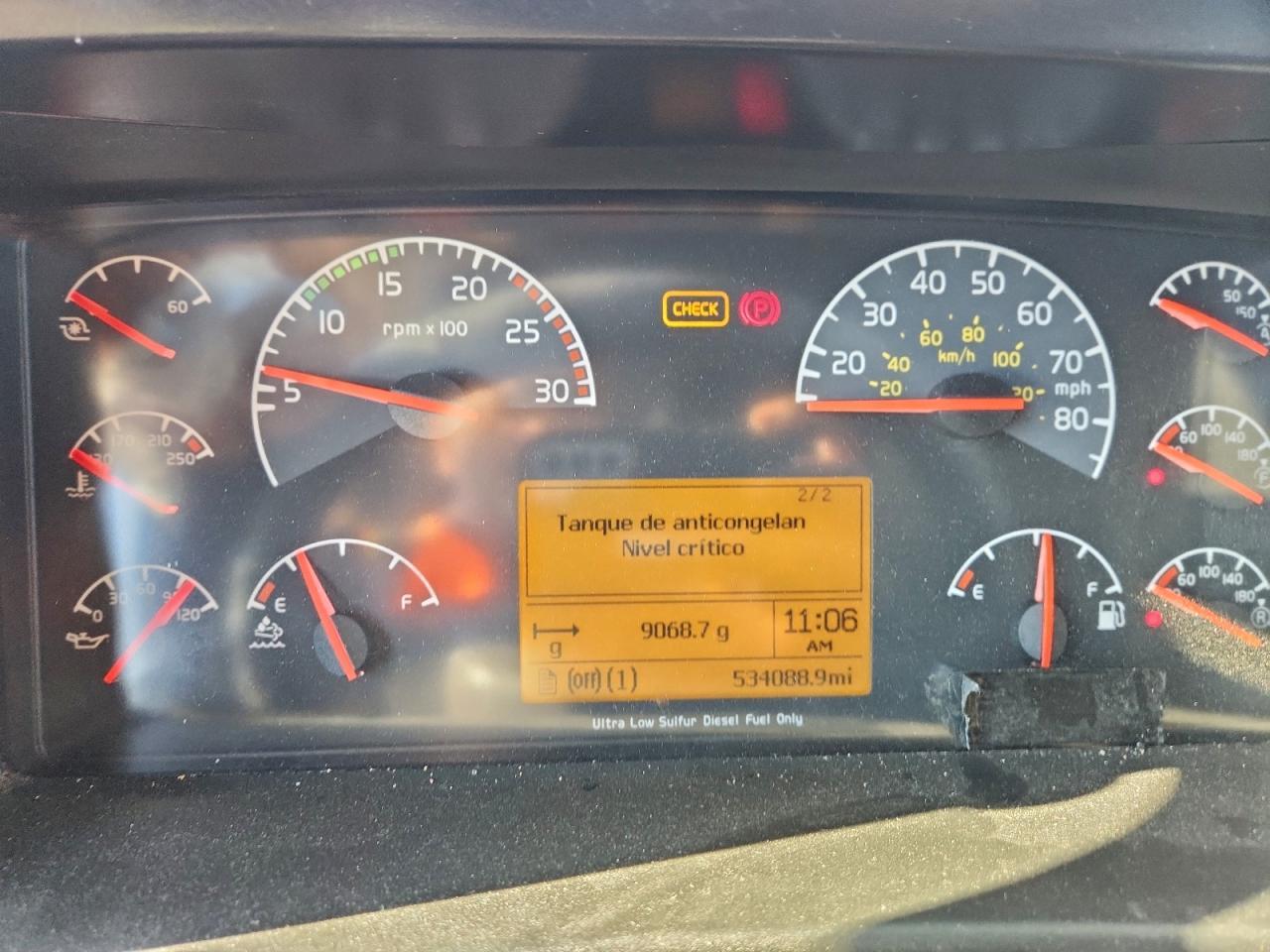 2013 Volvo VNL Semi Truck