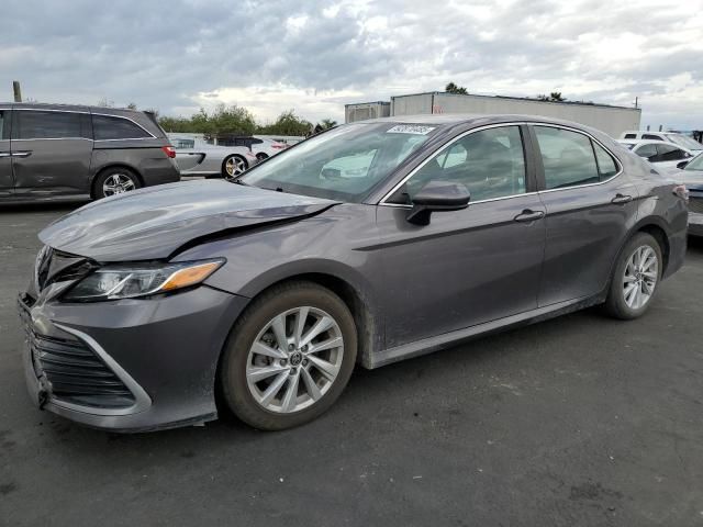2021 Toyota Camry le
