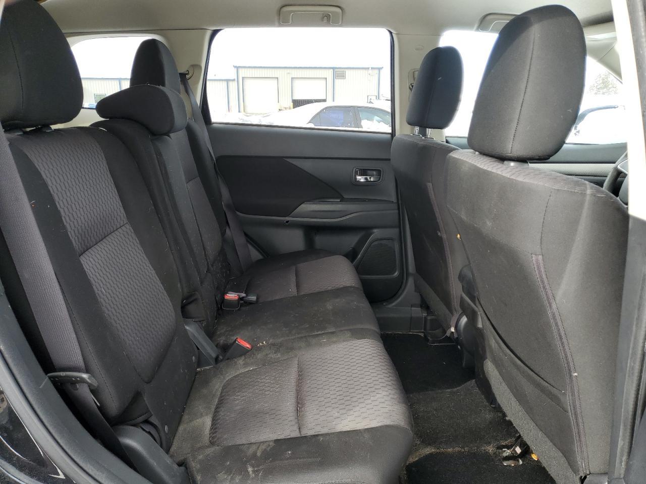 2014 Mitsubishi Outlander es