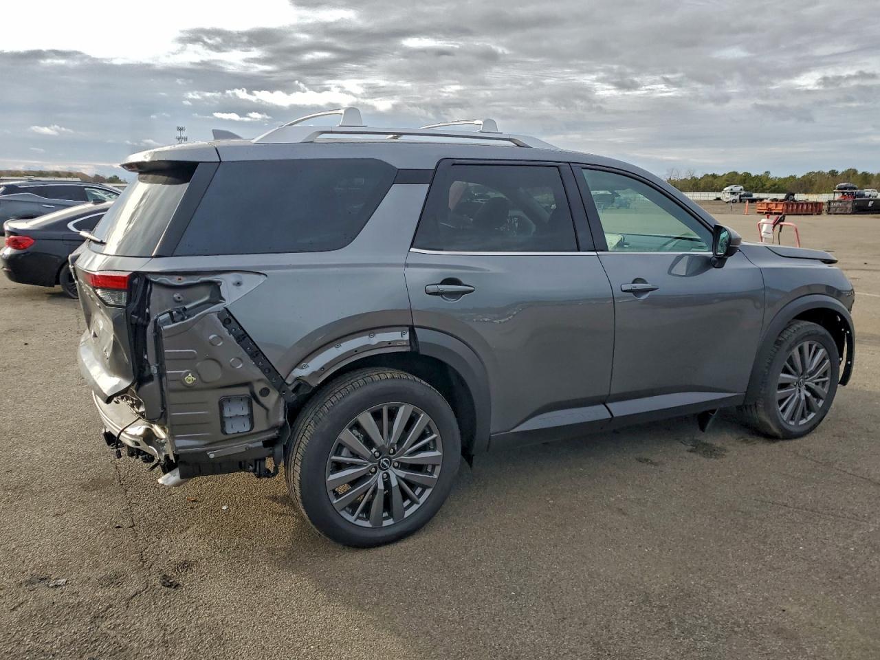 2025 Nissan Pathfinder sl