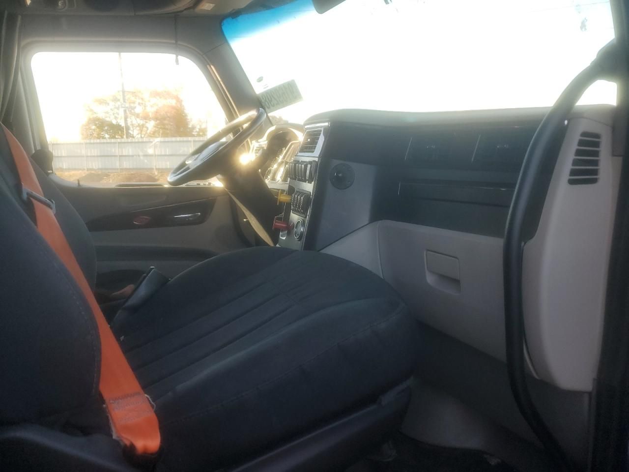 2020 Peterbilt 579 Semi Truck