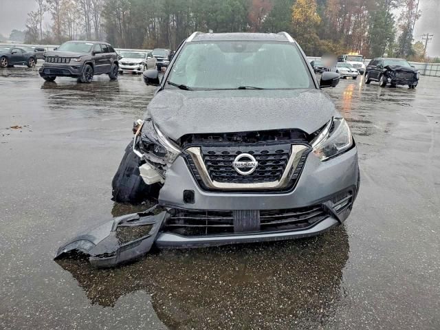 2020 Nissan Kicks sr