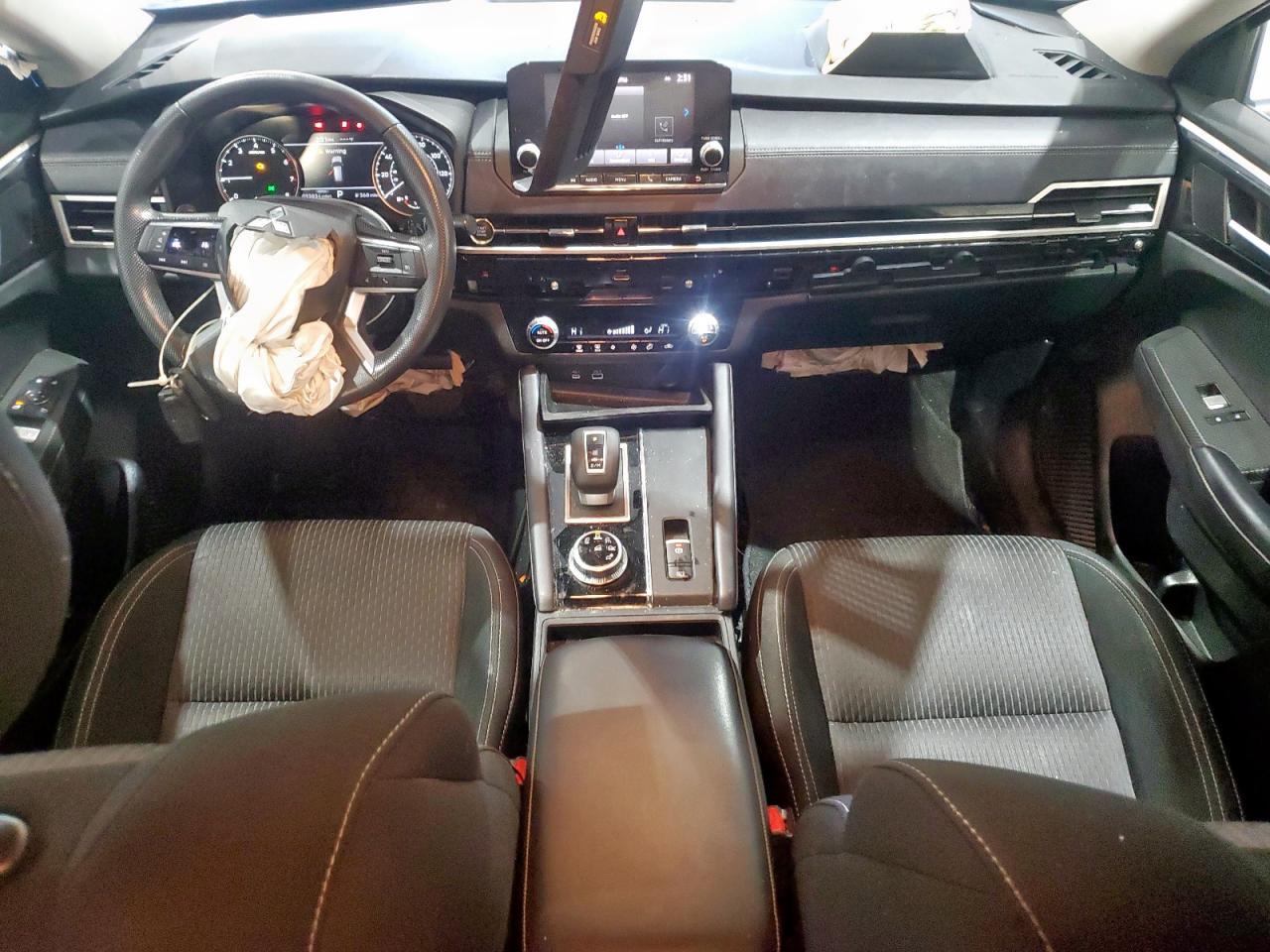 2023 Mitsubishi Outlander es