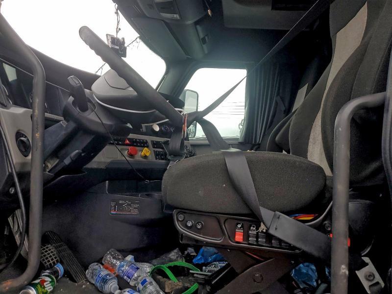 2022 Freightliner Cascadia 126