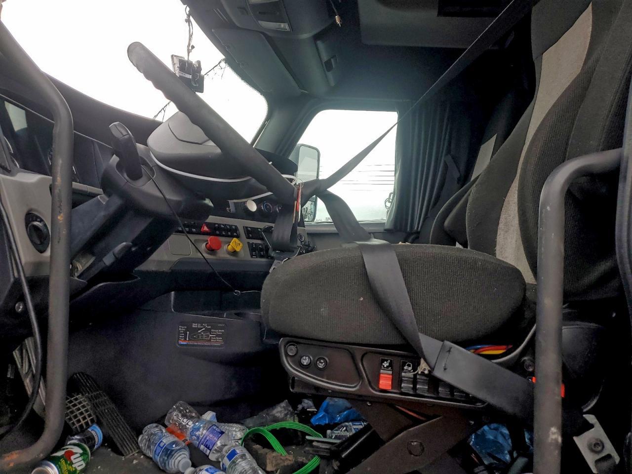 2022 Freightliner Cascadia 126