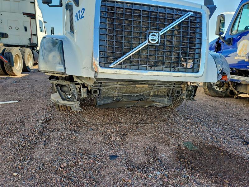 2013 Volvo Vnl Semi Truck