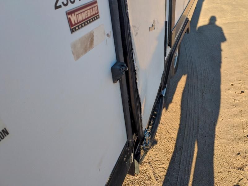 2015 Winnebago Minnie Win-trailer