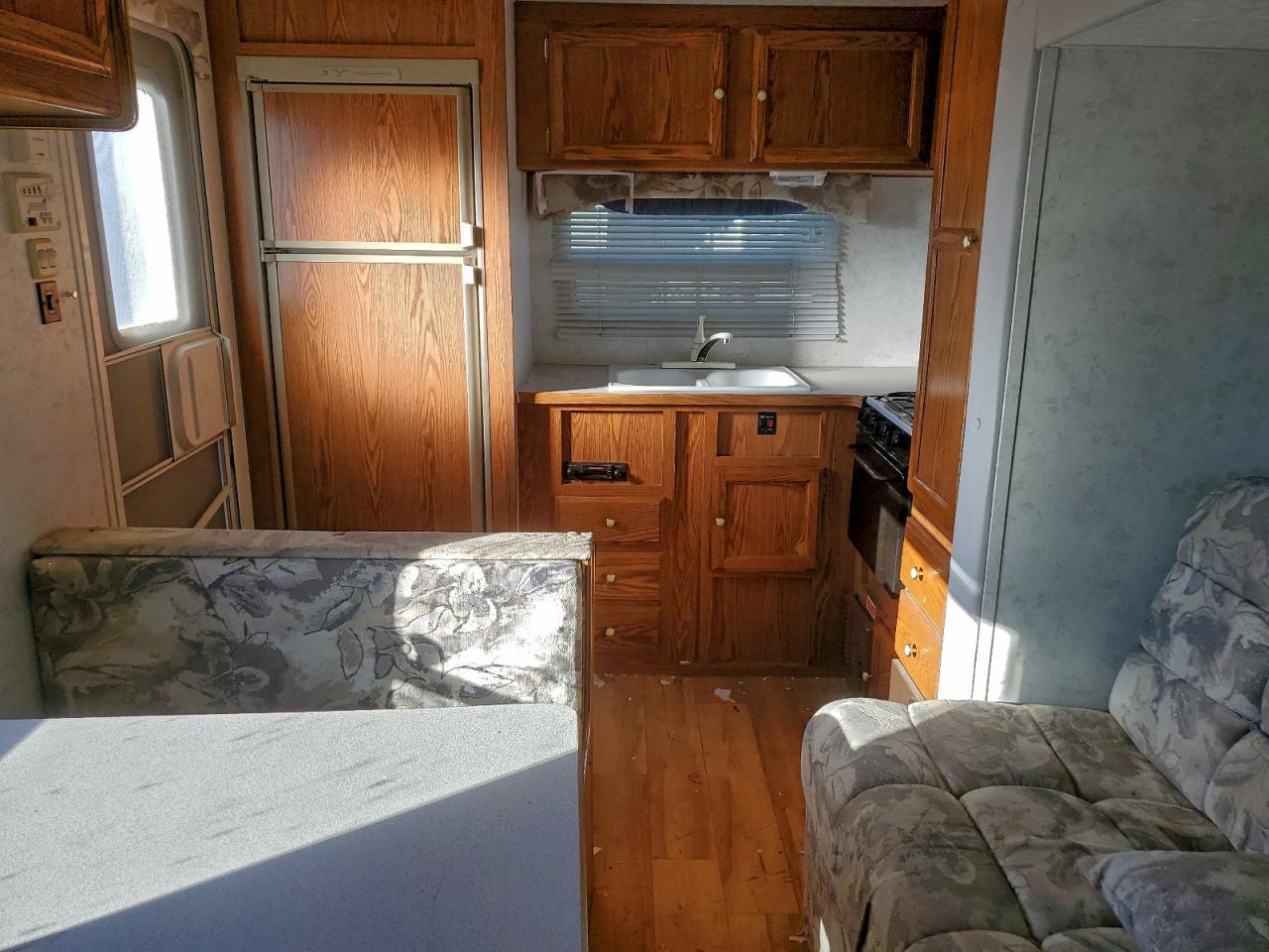 2001 Wildcat 5th Wheel