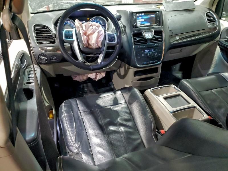 2013 Chrysler Town & Country Touring