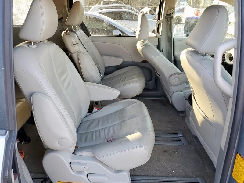 2013 Toyota Sienna xle