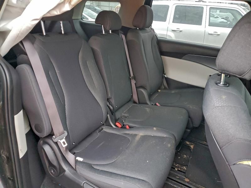 2024 KIA Carnival lx