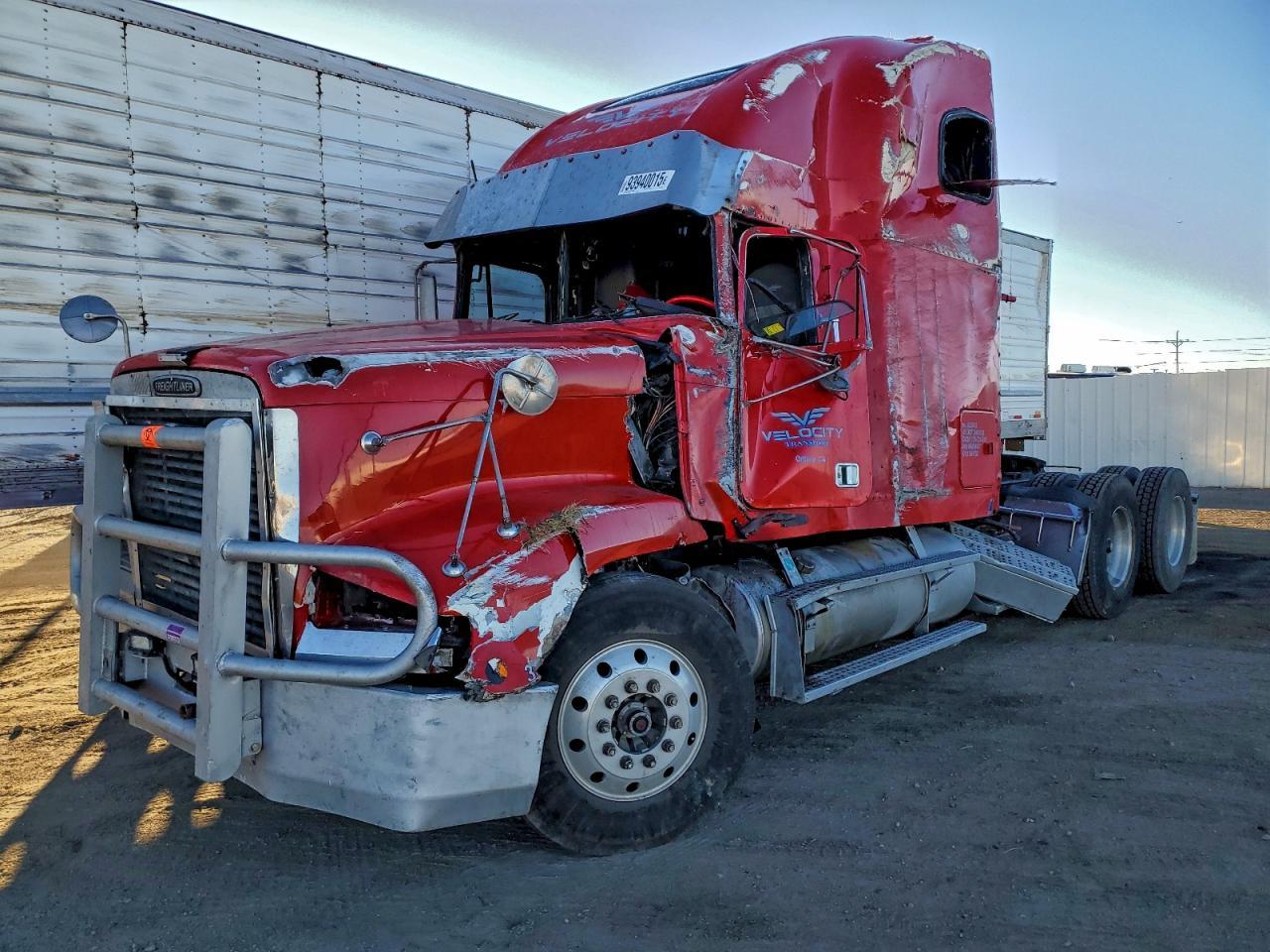 1998 Freigliner 1998 Freightliner Convention Semi Truck