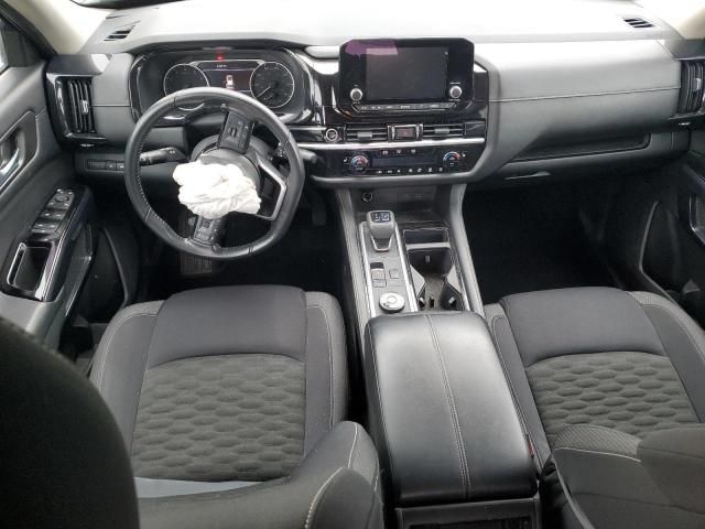 2022 Nissan Pathfinder sv