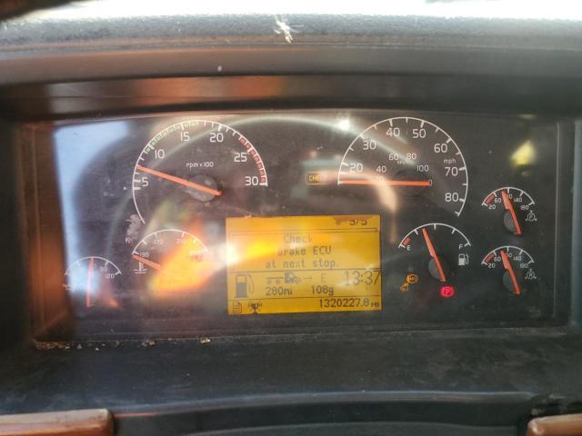 2005 Volvo VNL Semi Truck