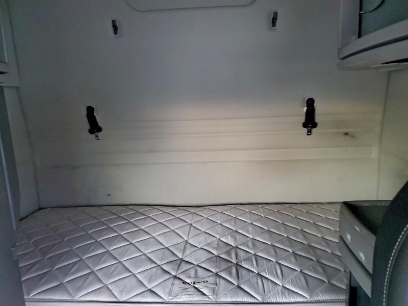 2020 Volvo VNR Semi Truck