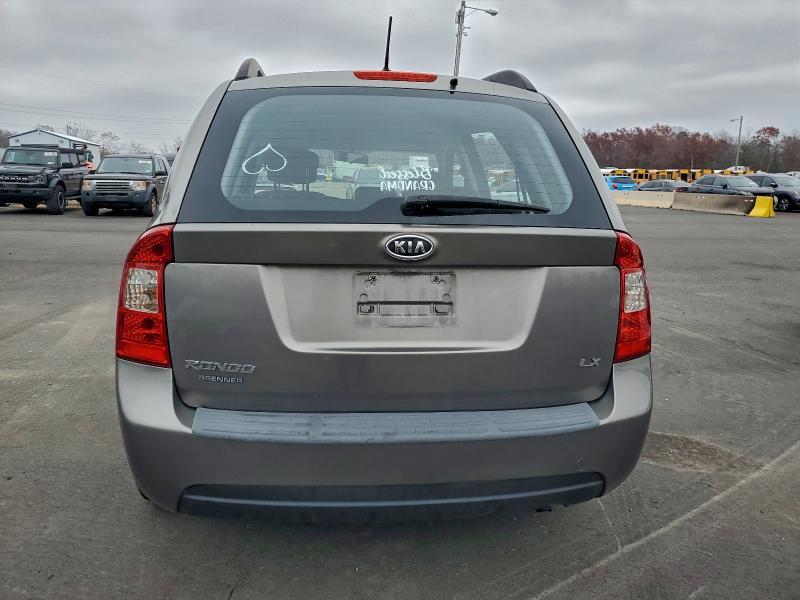 2009 KIA Rondo Base