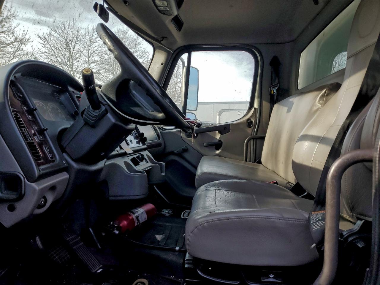 2016 Freightliner Business Class M2 BOX Truck