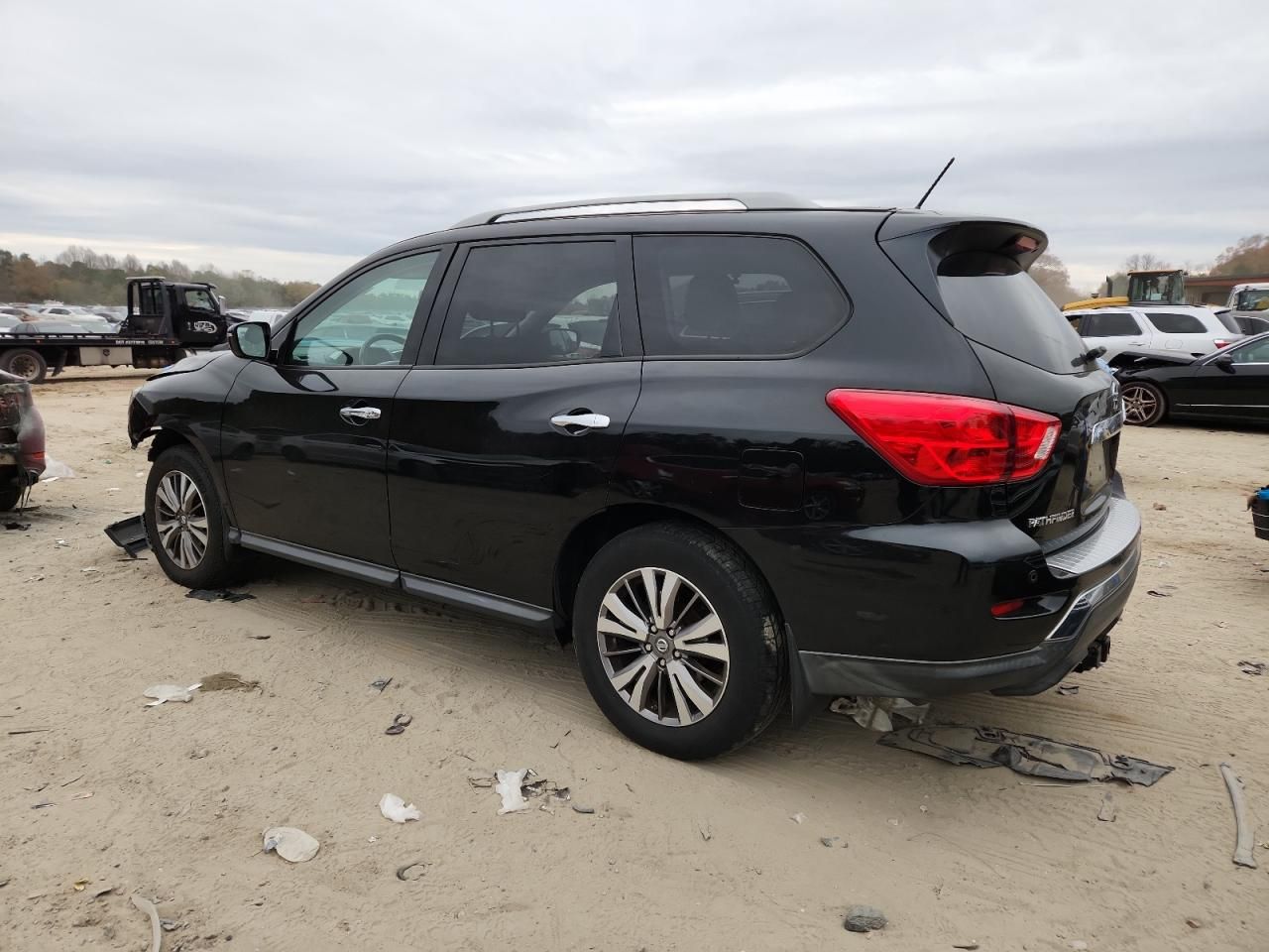 2018 Nissan Pathfinder s