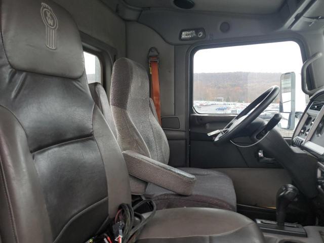 2013 Kenworth T660 Semi Truck