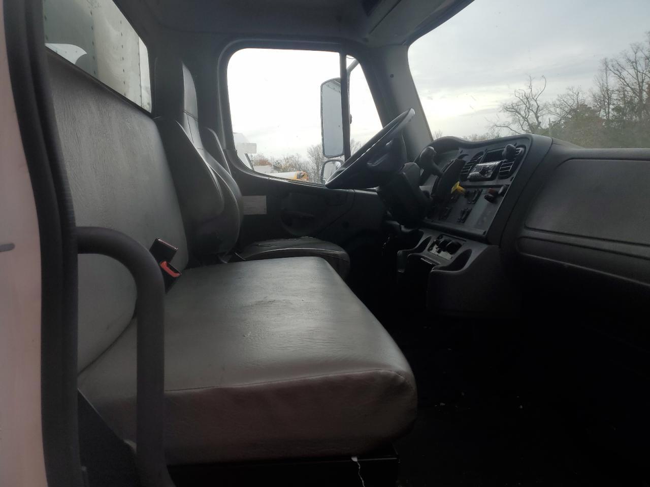 2019 Freigliner 2019 Freightliner Business Class M2 BOX Truck