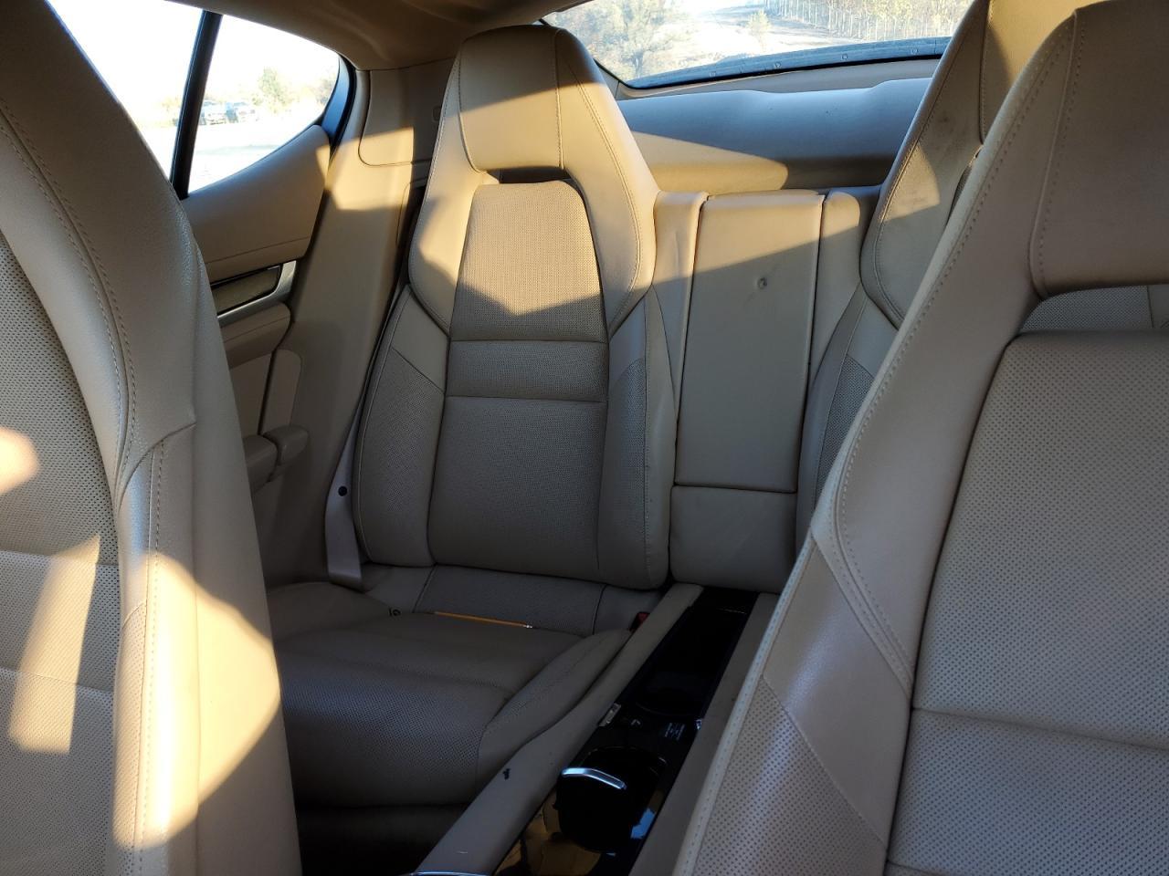 2011 Porsche Panamera 2