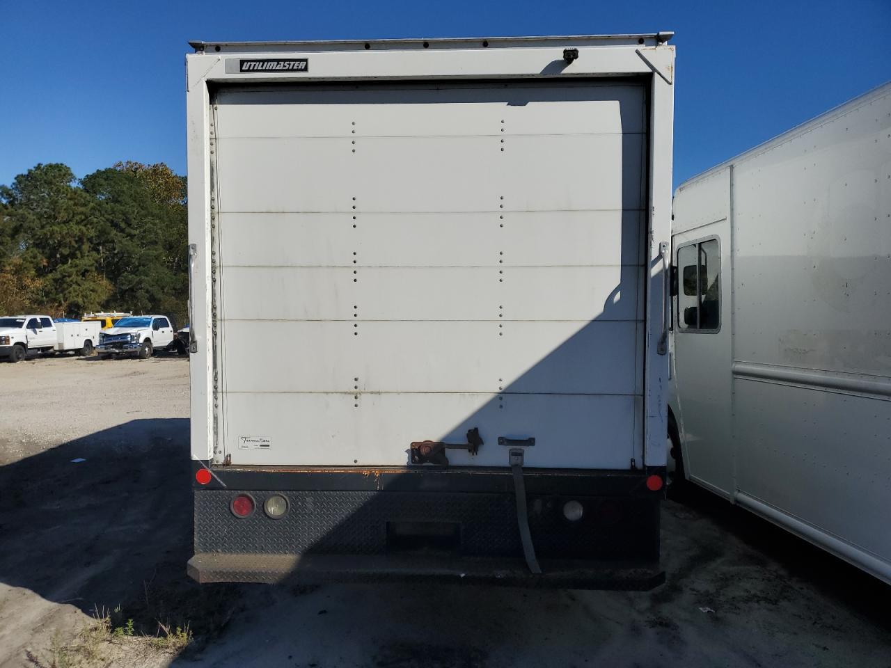 2017 Chevrolet Express G3500 BOX Truck