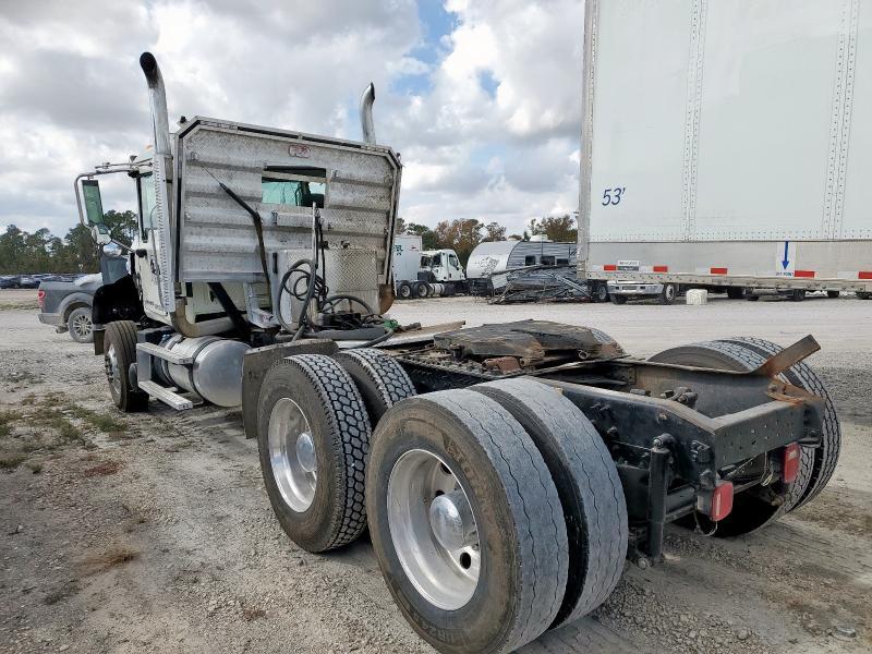 2015 Mack GU713 Semi Truck