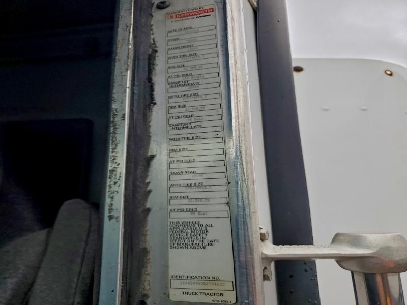 2013 Kenworth T600 Semi Truck