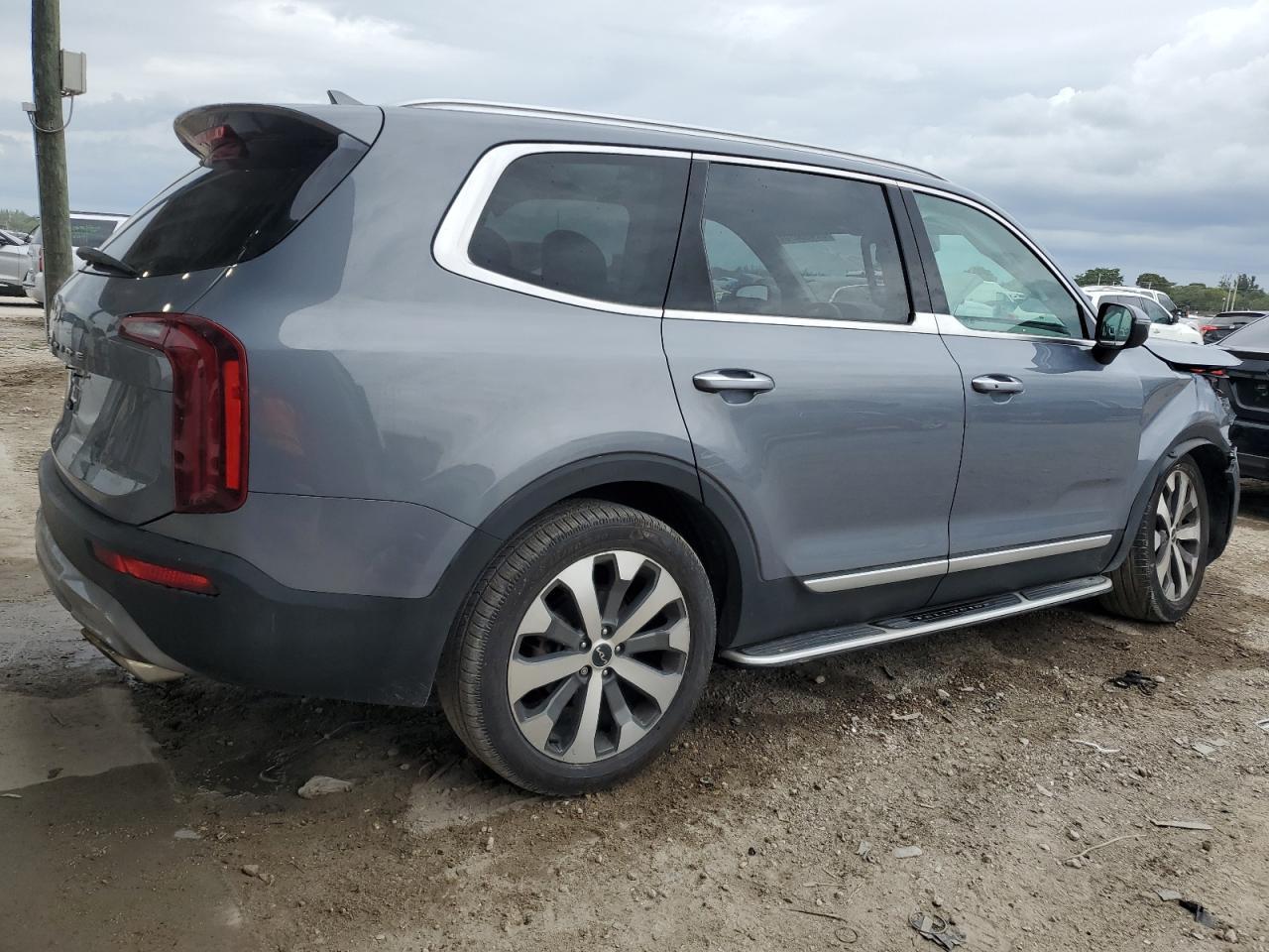 2022 KIA Telluride s