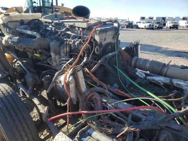 2013 Freigliner 2013 Freightliner Cascadia Truck Cab AND Chassis