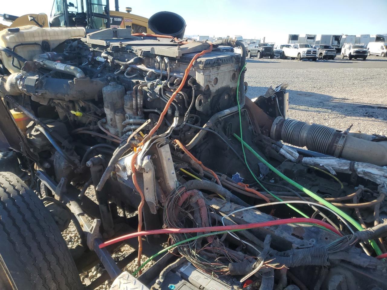 2013 Freigliner 2013 Freightliner Cascadia Truck Cab AND Chassis