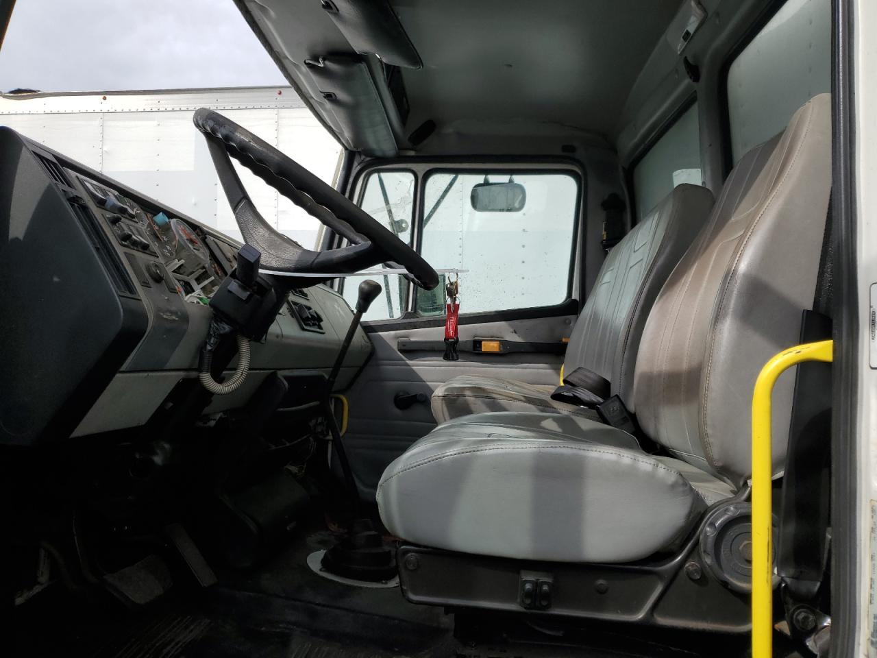 2000 Freightliner FL70 BOX Truck