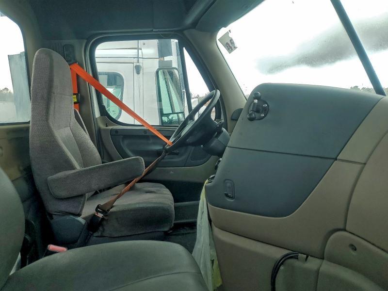 2014 Freightliner Cascadia Semi Truck