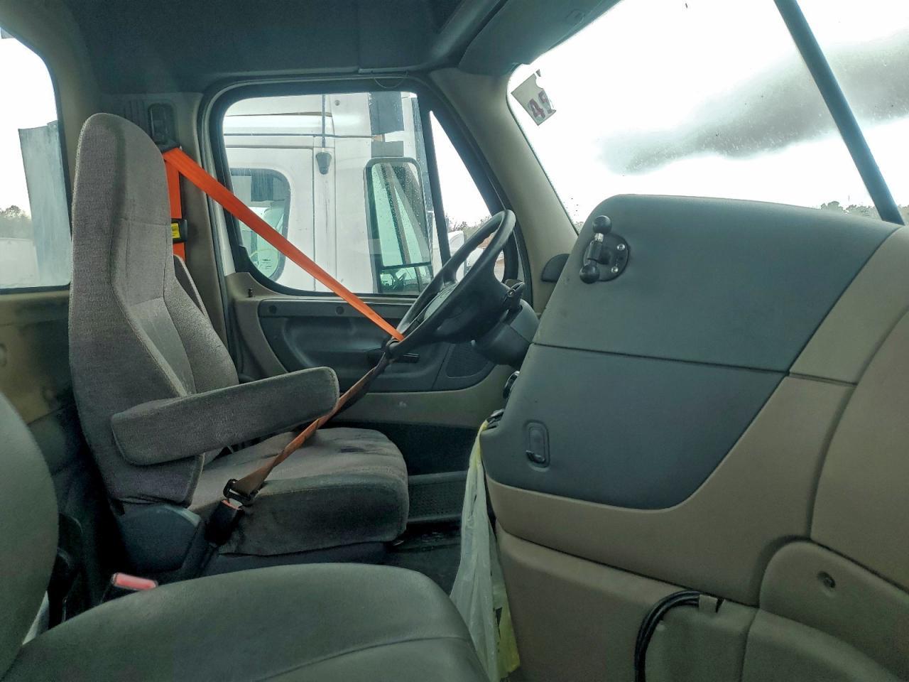 2014 Freightliner Cascadia Semi Truck